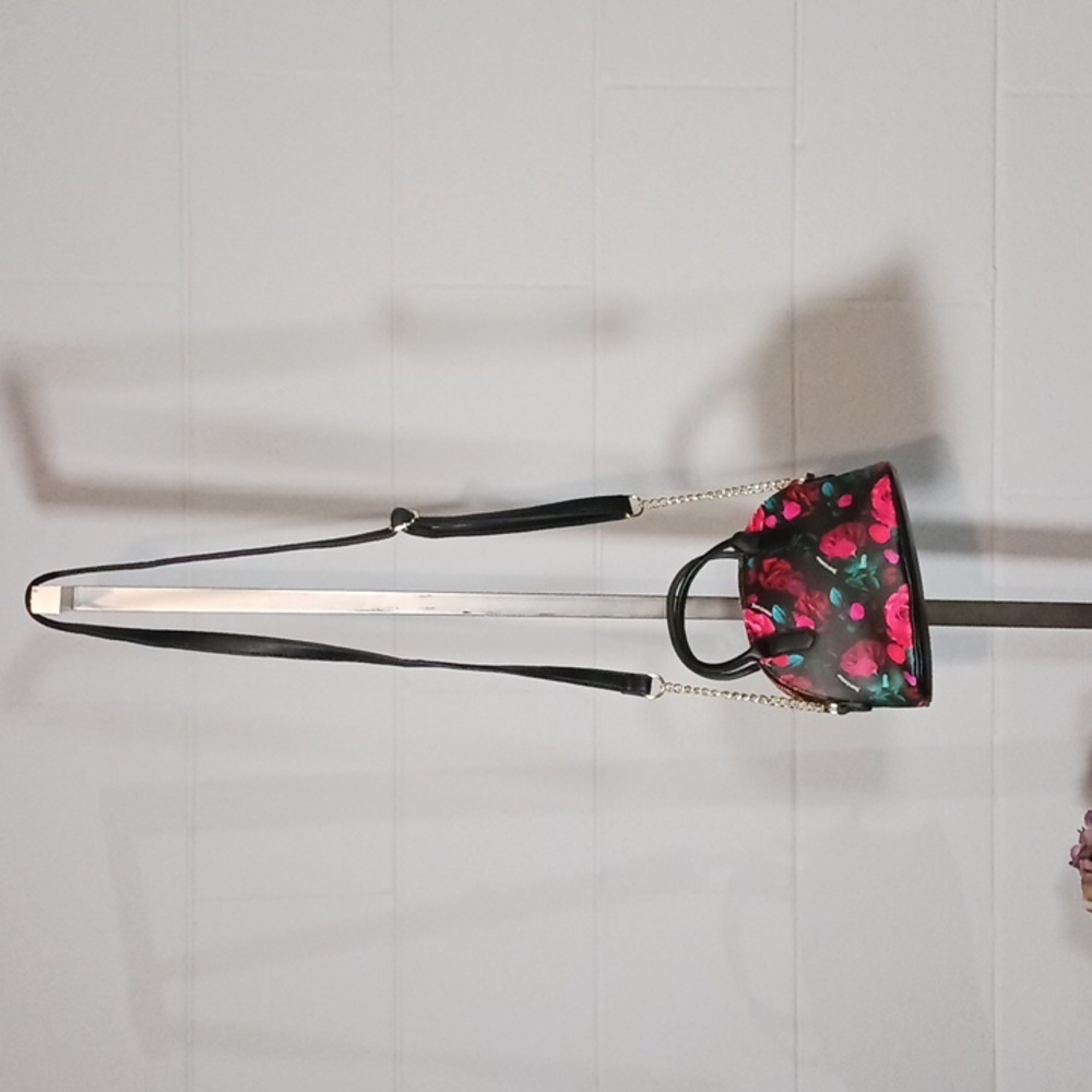 Juicy Couture purses. 042 - Picture 7 of 15